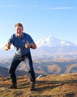 Travelnews.lv rīta agrumā apjūsmo Eiropas augstāko virsotni Elbruss. Atbalsta: Magtur 17
