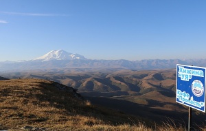 Travelnews.lv rīta agrumā apjūsmo Eiropas augstāko virsotni Elbruss. Atbalsta: Magtur 22