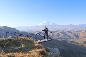 Travelnews.lv rīta agrumā apjūsmo Eiropas augstāko virsotni Elbruss. Atbalsta: Magtur 28