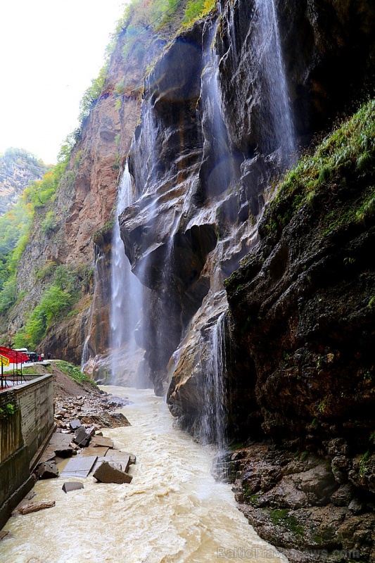 Travelnews.lv apmeklē tūristu iecienīto Čegemas ūdenskritumus Kabarda-Balkārija republikā. Atbalsta: Magtur 268161