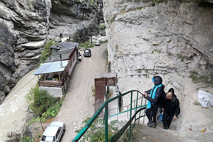 Travelnews.lv apmeklē tūristu iecienīto Čegemas ūdenskritumus Kabarda-Balkārija republikā. Atbalsta: Magtur 268180