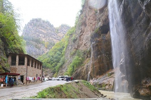 Travelnews.lv apmeklē tūristu iecienīto Čegemas ūdenskritumus Kabarda-Balkārija republikā. Atbalsta: Magtur 1