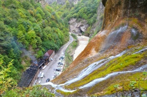 Travelnews.lv apmeklē tūristu iecienīto Čegemas ūdenskritumus Kabarda-Balkārija republikā. Atbalsta: Magtur 13