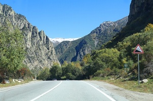 Travelnews.lv ceļo ar auto no Terskola Elbrusa piekājē uz Miņeraļnije Vodi. Atbalsta: Magtur 19