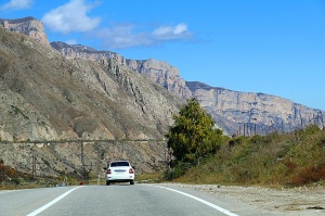 Travelnews.lv ceļo ar auto no Terskola Elbrusa piekājē uz Miņeraļnije Vodi. Atbalsta: Magtur 22