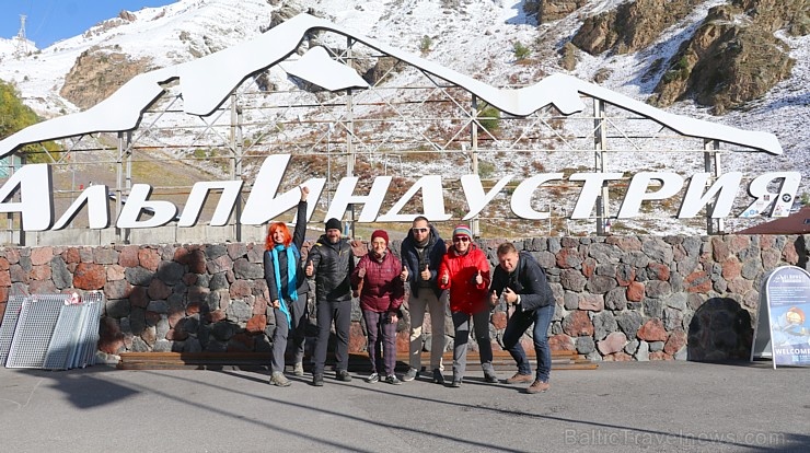 Travelnews.lv ar gaisa trošu vagoniņu uzbrauc sniegotajā Elbrusā līdz 3847 metriem. Atbalsta: Magtur 268339