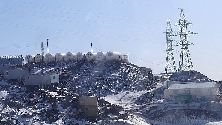 Travelnews.lv ar gaisa trošu vagoniņu uzbrauc sniegotajā Elbrusā līdz 3847 metriem. Atbalsta: Magtur 268345