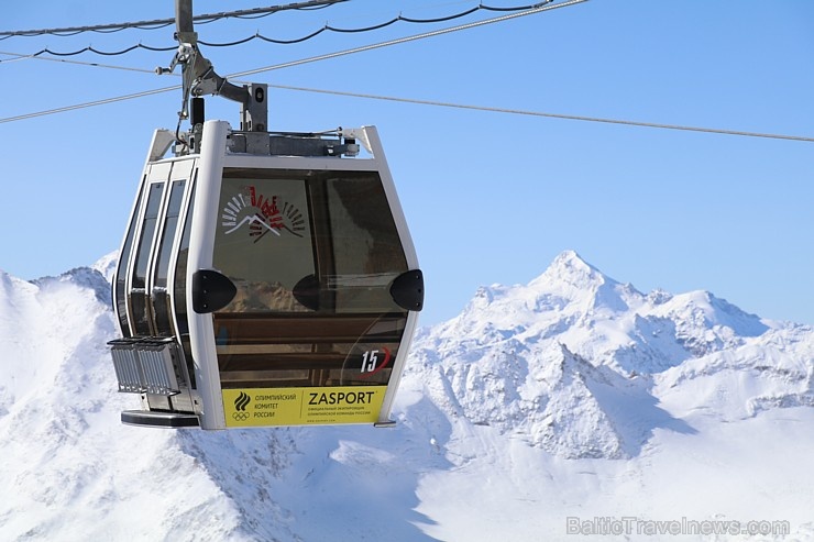 Travelnews.lv ar gaisa trošu vagoniņu uzbrauc sniegotajā Elbrusā līdz 3847 metriem. Atbalsta: Magtur 268346