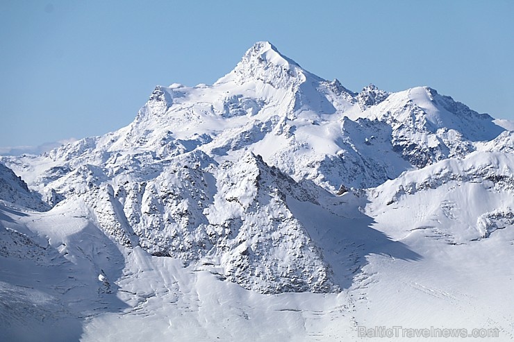 Travelnews.lv ar gaisa trošu vagoniņu uzbrauc sniegotajā Elbrusā līdz 3847 metriem. Atbalsta: Magtur 268357