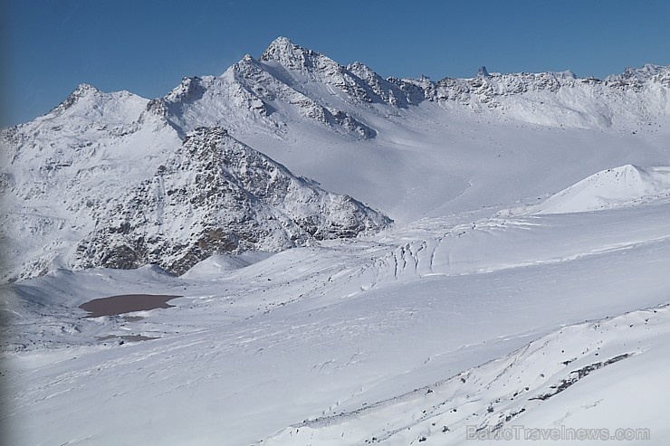 Travelnews.lv ar gaisa trošu vagoniņu uzbrauc sniegotajā Elbrusā līdz 3847 metriem. Atbalsta: Magtur 268358