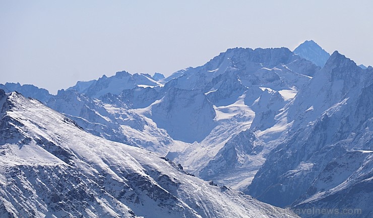 Travelnews.lv ar gaisa trošu vagoniņu uzbrauc sniegotajā Elbrusā līdz 3847 metriem. Atbalsta: Magtur 268362
