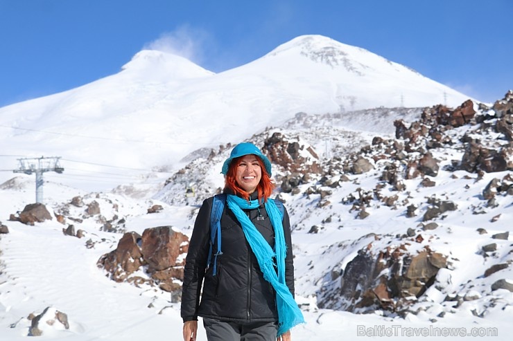 Travelnews.lv ar gaisa trošu vagoniņu uzbrauc sniegotajā Elbrusā līdz 3847 metriem. Atbalsta: Magtur 268366