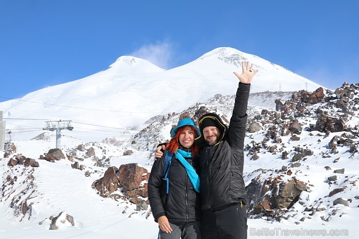 Travelnews.lv ar gaisa trošu vagoniņu uzbrauc sniegotajā Elbrusā līdz 3847 metriem. Atbalsta: Magtur 268372