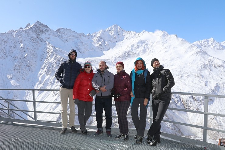 Travelnews.lv ar gaisa trošu vagoniņu uzbrauc sniegotajā Elbrusā līdz 3847 metriem. Atbalsta: Magtur 268373