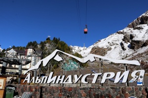 Travelnews.lv ar gaisa trošu vagoniņu uzbrauc sniegotajā Elbrusā līdz 3847 metriem. Atbalsta: Magtur 4