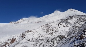 Travelnews.lv ar gaisa trošu vagoniņu uzbrauc sniegotajā Elbrusā līdz 3847 metriem. Atbalsta: Magtur 22
