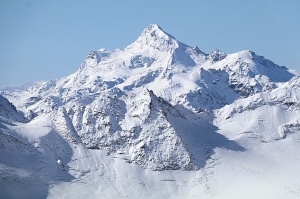 Travelnews.lv ar gaisa trošu vagoniņu uzbrauc sniegotajā Elbrusā līdz 3847 metriem. Atbalsta: Magtur 23