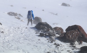 Travelnews.lv ar gaisa trošu vagoniņu uzbrauc sniegotajā Elbrusā līdz 3847 metriem. Atbalsta: Magtur 27