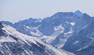 Travelnews.lv ar gaisa trošu vagoniņu uzbrauc sniegotajā Elbrusā līdz 3847 metriem. Atbalsta: Magtur 28