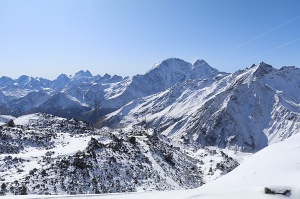 Travelnews.lv ar gaisa trošu vagoniņu uzbrauc sniegotajā Elbrusā līdz 3847 metriem. Atbalsta: Magtur 29