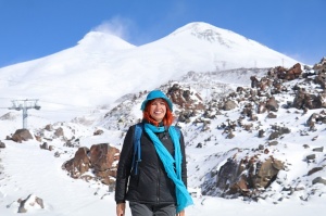 Travelnews.lv ar gaisa trošu vagoniņu uzbrauc sniegotajā Elbrusā līdz 3847 metriem. Atbalsta: Magtur 32