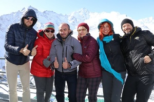 Travelnews.lv ar gaisa trošu vagoniņu uzbrauc sniegotajā Elbrusā līdz 3847 metriem. Atbalsta: Magtur 40