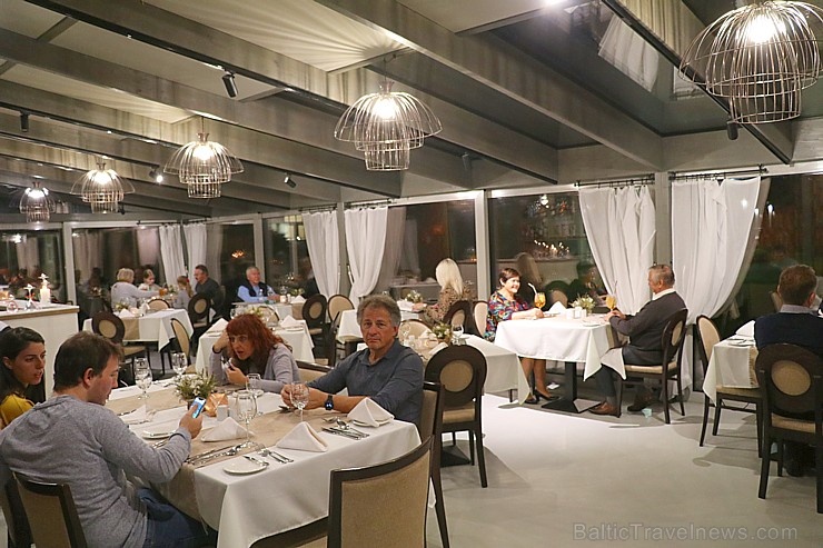 Travelnews.lv ievērtē Jūrmalas viesnīcas restorāna «Kurshi Terase» vakariņu piedāvājumu 268486