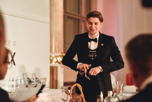 Rīgā norisinājās Baltijas labāko vīnziņu konkurss Vana Tallinn Grand Prix 2019, kurā par labākā vīnziņa un labākā jaunā vīnziņa titulu cīnījās pretend 16