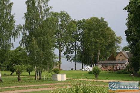 No viesu mājas paveras brīņišķīgs skats uz Daugavu un Kokneses pilsdrupām. Sīkāka informācija: www.vinorosso.lv No viesu mājas paveras brīņišķīgs skats uz Daugavu un Kokneses pilsdrupām. Sīkāka informācija: www.vinorosso.lv 14710