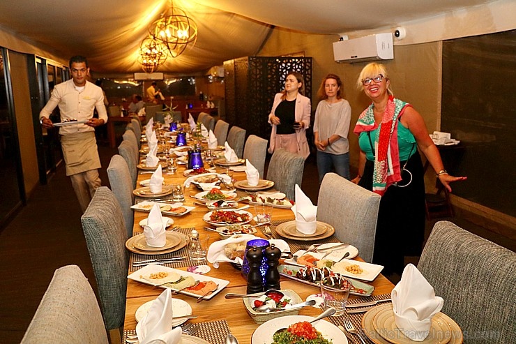 Travelnews.lv izbauda 5 zvaigžņu viesnīcas «Kingfisher Lodge» vakariņas un brokastis. Atbalsta: VisitSharjah.com un Novatours.lv 270068