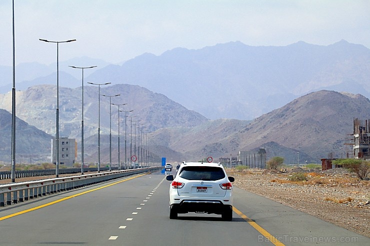 Travelnews.lv iepazīst Šārdžas emirāta lieliskos lielceļus ar 120 km/h. Atbalsta: VisitSharjah.com un Novatours.lv 270306