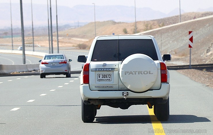 Travelnews.lv iepazīst Šārdžas emirāta lieliskos lielceļus ar 120 km/h. Atbalsta: VisitSharjah.com un Novatours.lv 270323
