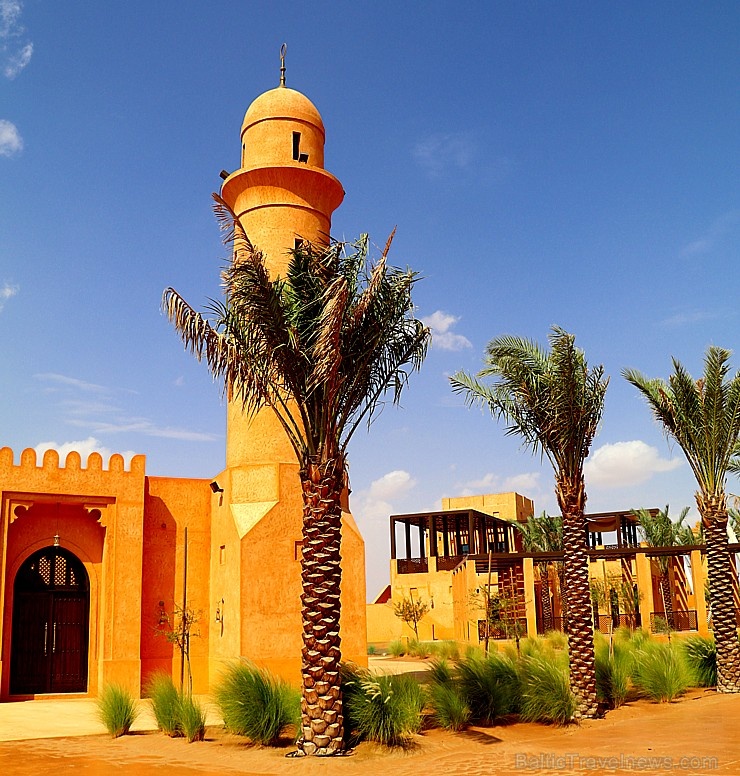 Tuksnesī apmeklējam un pusdienojam Šārdžas emirātu viesnīcā «Al Badayer Oasis», kas pieder emirāta īpašo naktsmītņu kolekcijai «Mysk  Sharjah Collecti 270354