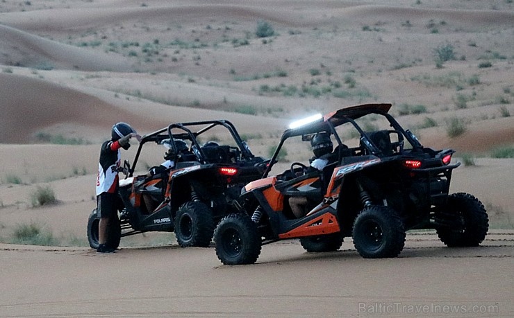Travelnews.lv iepazīst Šārdžas emirāta tuksneša dzīvi izbraucienā ar apvidus spēkratu, Atbalsta: VisitSharjah.com un Novatours.lv Travelnews.lv iepazīst Šārdžas emirāta tuksneša dzīvi izbraucienā ar apvidus spēkratu, Atbalsta: VisitSharjah.com un Novatours.lv 270817