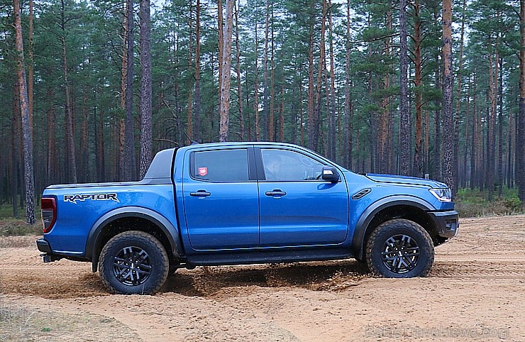 Travelnews.lv trasē iepazīst jaudīgus spēkratus «Ford Ranger Raptor» un «Ford Focus ST» 271174