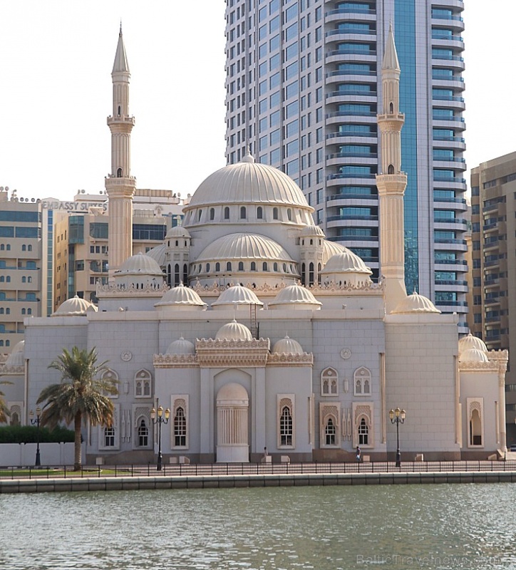 Travelnews.lv ekskursijas veidā apmeklē skaistu mošeju Šārdžas emirātā. Atbalsta: VisitSharjah.com un Novatours.lv 271225