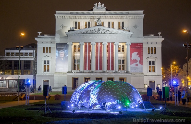 Gaismas festivāls «Staro Rīga» pārsteidz ar ceturtajai dimensijai veltītiem mākslas objektiem 271411