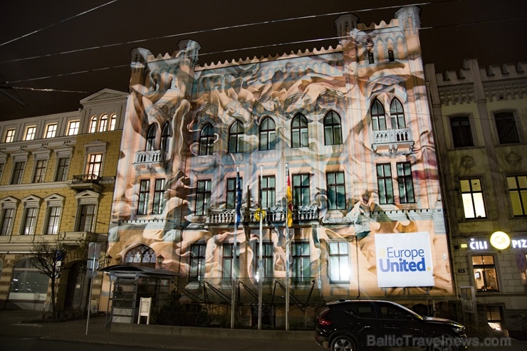 Gaismas festivāls «Staro Rīga» pārsteidz ar ceturtajai dimensijai veltītiem mākslas objektiem 271418