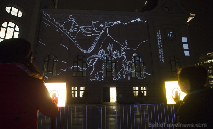 Gaismas festivāls «Staro Rīga» pārsteidz ar ceturtajai dimensijai veltītiem mākslas objektiem 271427