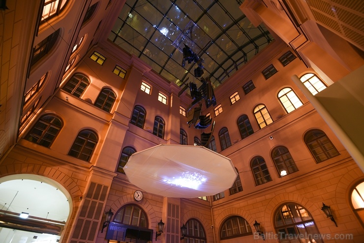 Gaismas festivāls «Staro Rīga» pārsteidz ar ceturtajai dimensijai veltītiem mākslas objektiem 271434