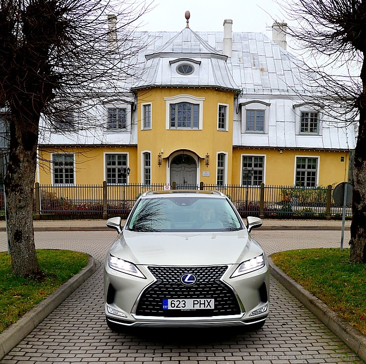 Travelnews.lv Latvijas svētku dzimšanas dienu sagaida ar jauno «Lexus RX450HL» 271471