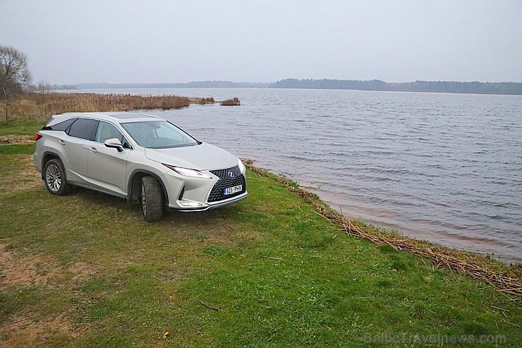 Travelnews.lv Latvijas svētku dzimšanas dienu sagaida ar jauno «Lexus RX450HL» 271472