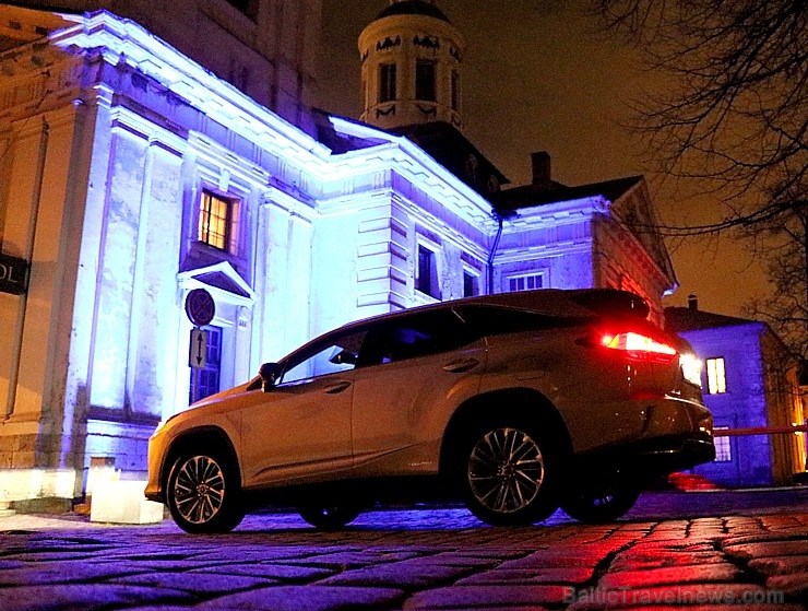 Travelnews.lv Latvijas svētku dzimšanas dienu sagaida ar jauno «Lexus RX450HL» 271476