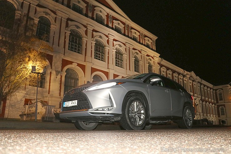 Travelnews.lv Latvijas svētku dzimšanas dienu sagaida ar jauno «Lexus RX450HL» 271481