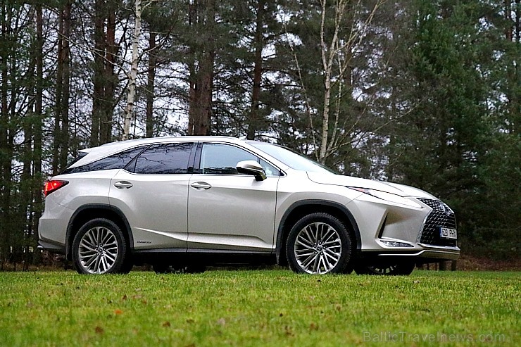 Travelnews.lv Latvijas svētku dzimšanas dienu sagaida ar jauno «Lexus RX450HL» 271483