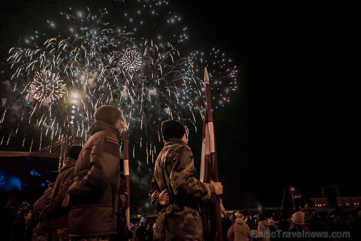 Tūkstošiem liepājnieku un Liepājas viesu atzīmē Latvijas Neatkarības proklamēšanas 101. gadadienu 271529