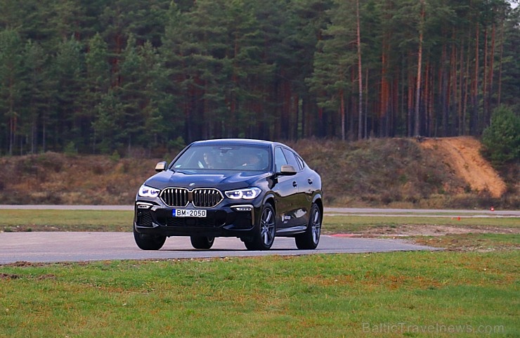 Travelnews.lv iepazīst jauno «BMW X6» sacīkšu trasē «333» un uz šosejas «BMW 118d», «BMW i3» un hibrīdmodeļus - «BMW X5» un 3.sēriju 271696