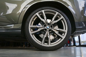 Travelnews.lv iepazīst jauno «BMW X6» sacīkšu trasē «333» un uz šosejas «BMW 118d», «BMW i3» un hibrīdmodeļus - «BMW X5» un 3.sēriju 15