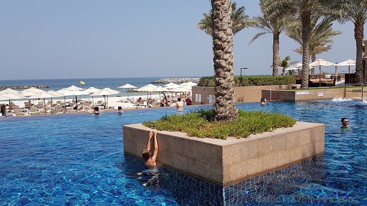 Travelnews,lv izbauda viesnīcas «Sheraton Sharjah Beach Resort & Spa» pludmali. Atbalsta: VisitSharjah.com un Novatours.lv 271906