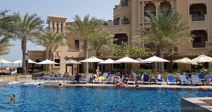 Travelnews,lv izbauda viesnīcas «Sheraton Sharjah Beach Resort & Spa» pludmali. Atbalsta: VisitSharjah.com un Novatours.lv 271907